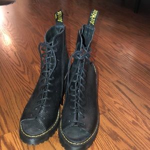 Dr. Martens Carmelita